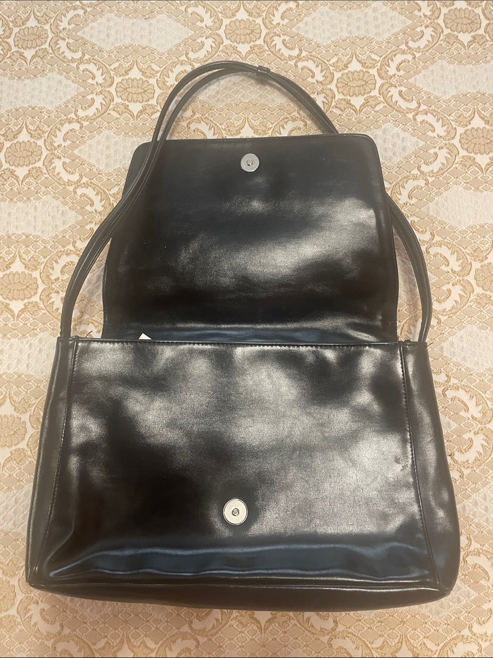 Classic Black Envelope Style Leather Shoulder Bag - Picture 2 of 8